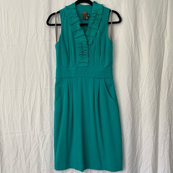 EUC Taylor Ruffle V-Neck Sleeveless Sheath Dress - Picture 1 of 9